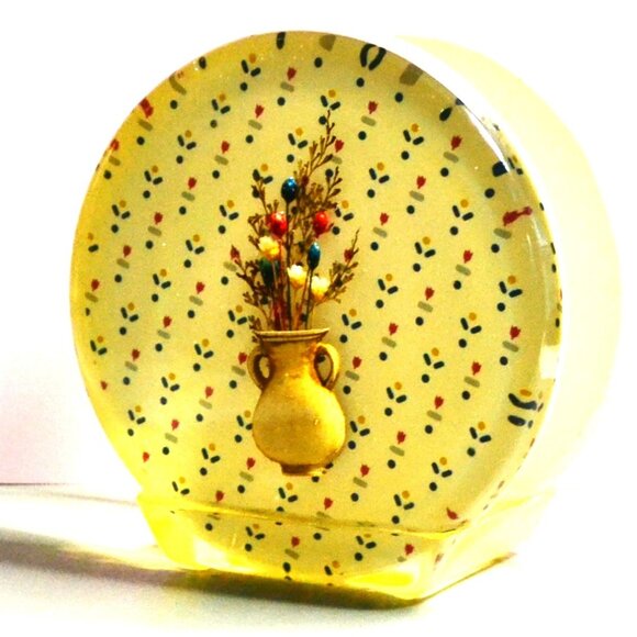 Vintage Lucite Napkin Holder Floral Inlay Acrylic Kitchen Decor 1970s - Picture 2 of 5